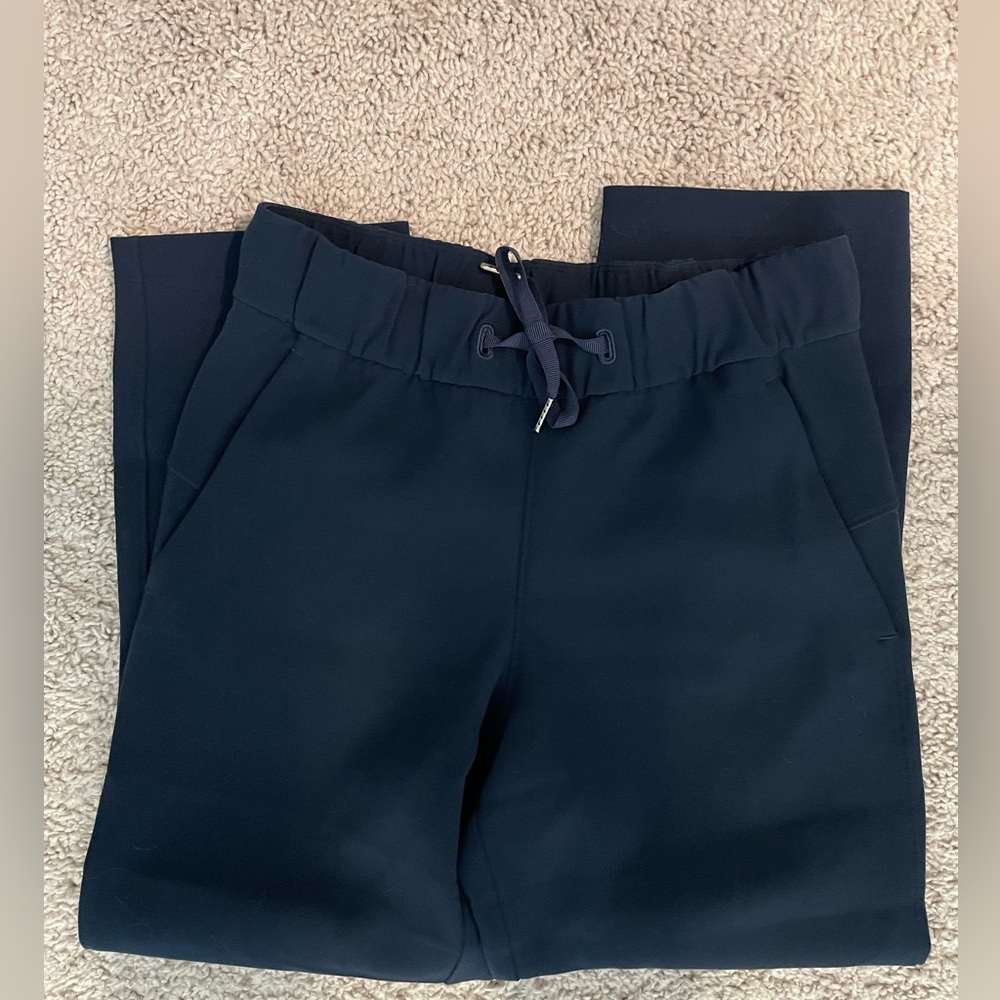 On the fly woven crop pants. Size 2. Navy.